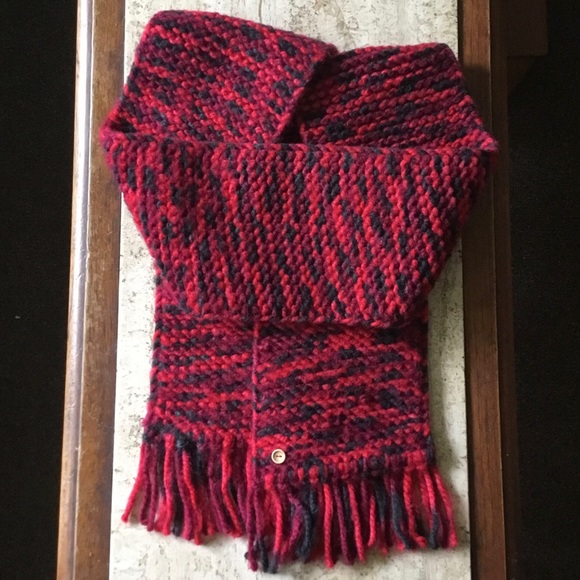 Knit Scarf - Handmade with Love ❤️ Chunky Yarn Fringed Scarf - Picture 1 of 2